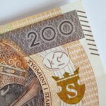 Cesja umowy deweloperskiej – formalności, zgoda dewelopera, podatki i przebieg transakcji