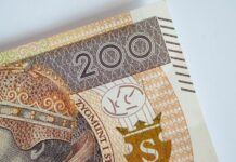 Cesja umowy deweloperskiej – formalności, zgoda dewelopera, podatki i przebieg transakcji