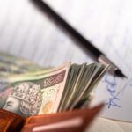 Cesja umowy deweloperskiej – formalności, zgoda dewelopera, podatki i przebieg transakcji